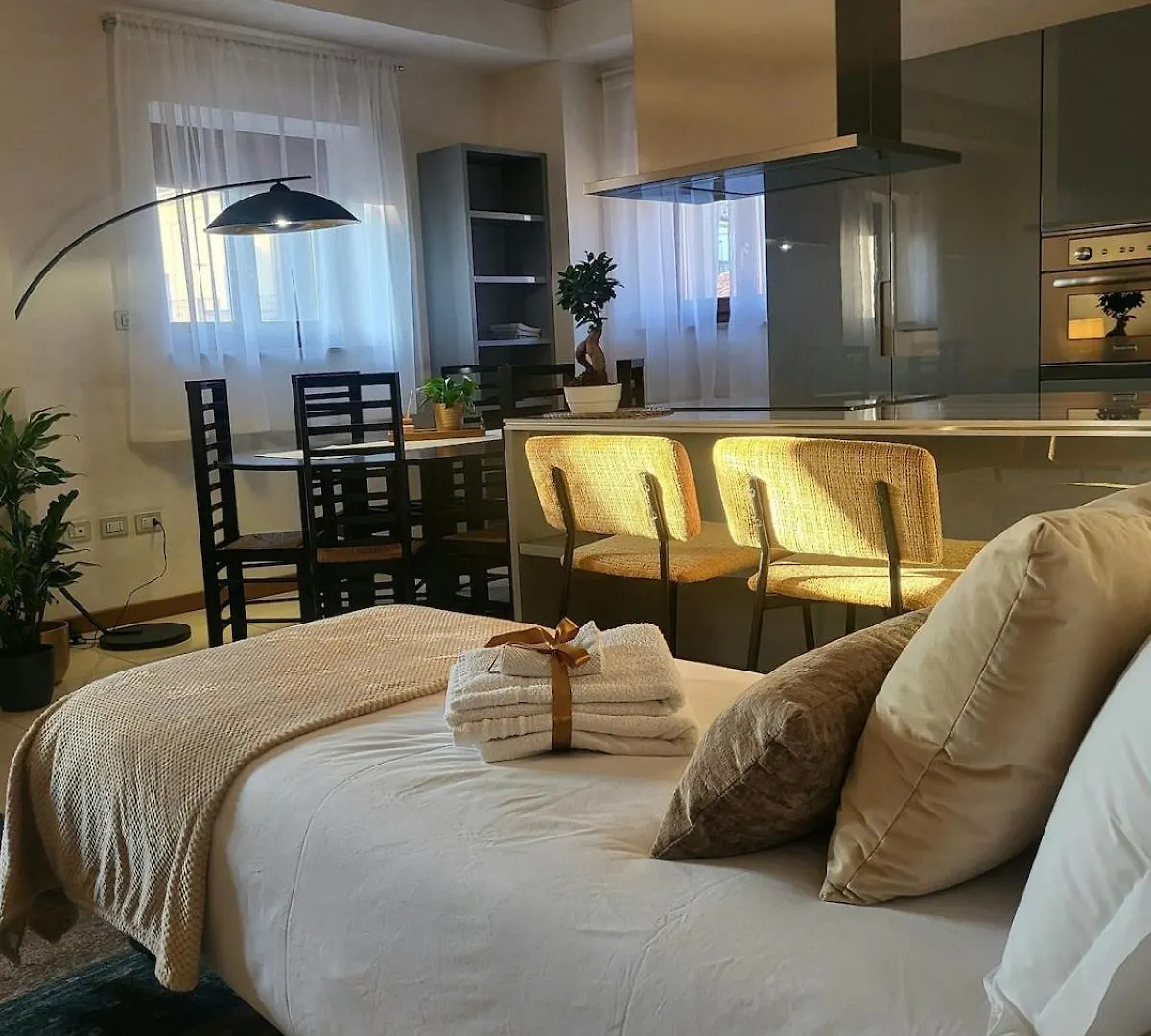 Piazza Bra - Refined 130 Sqm With 2 Suites Βερόνα 0*,  Ιταλία
